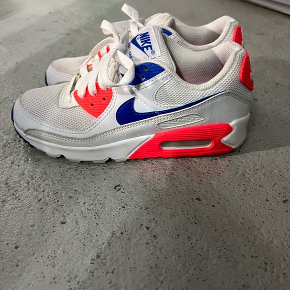 Nike Air Max White and Pink Sneakers - Picture 2 of 8